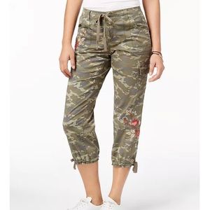 St Johns Bay Embroidered Capri Pant size 6